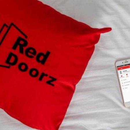 Reddoorz Premium Near Sleman City Hall Yogyakarta Eksteriør billede