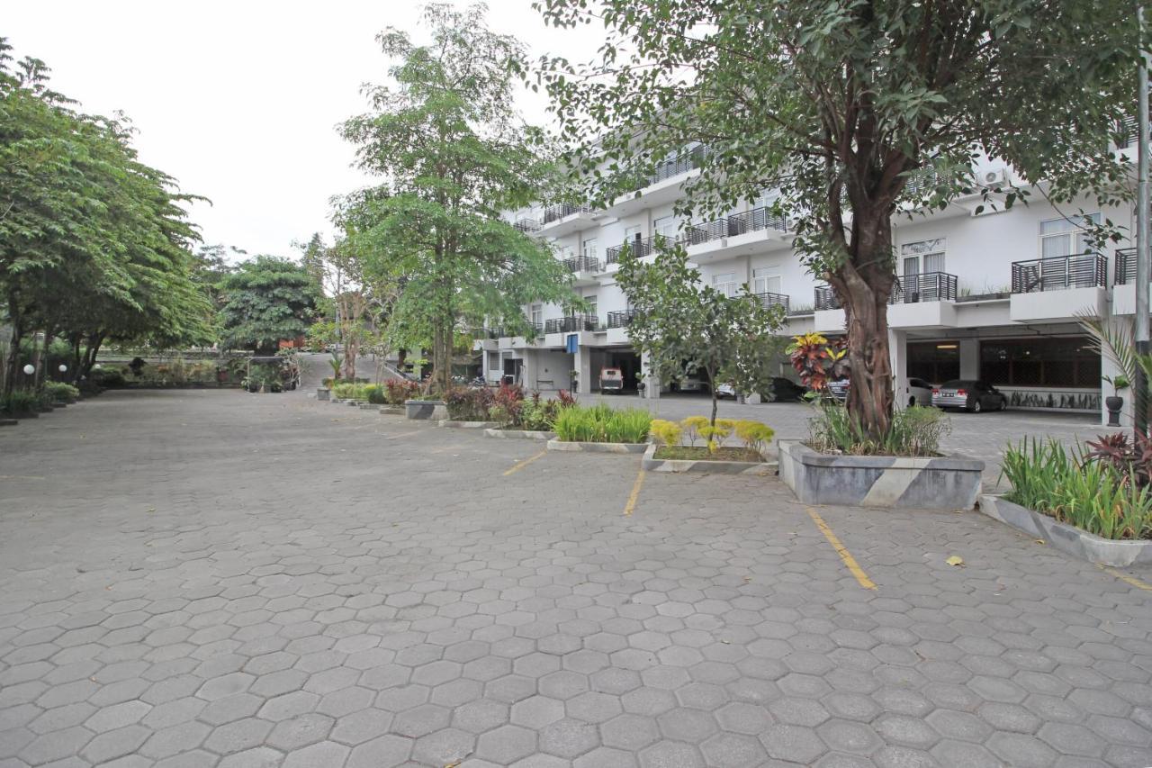 Reddoorz Premium Near Sleman City Hall Yogyakarta Eksteriør billede