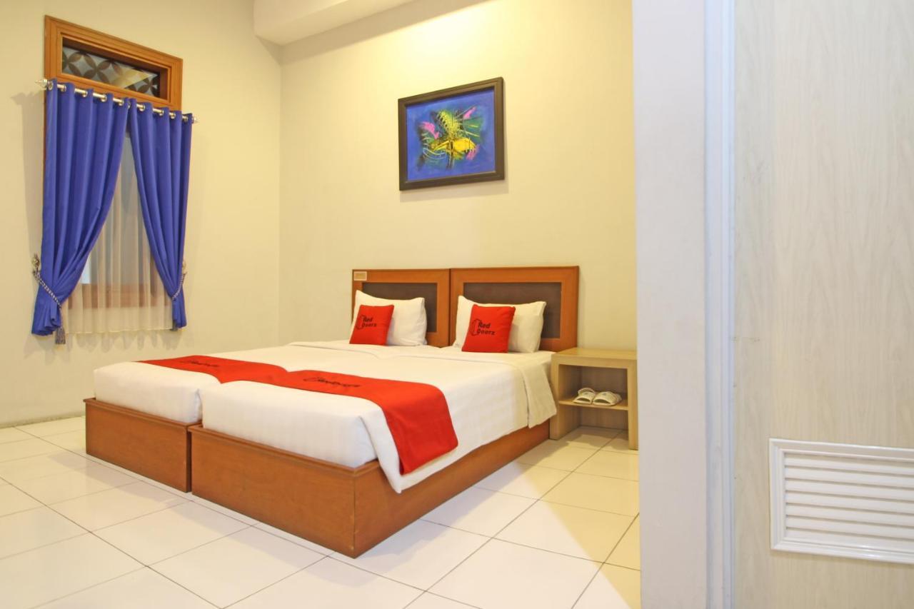 Reddoorz Premium Near Sleman City Hall Yogyakarta Eksteriør billede